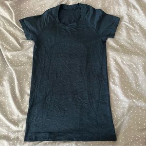 Lululemon True Navy/Iron Blue Swiftly Tech Short Sleeve Shirt 2.0 Size 4